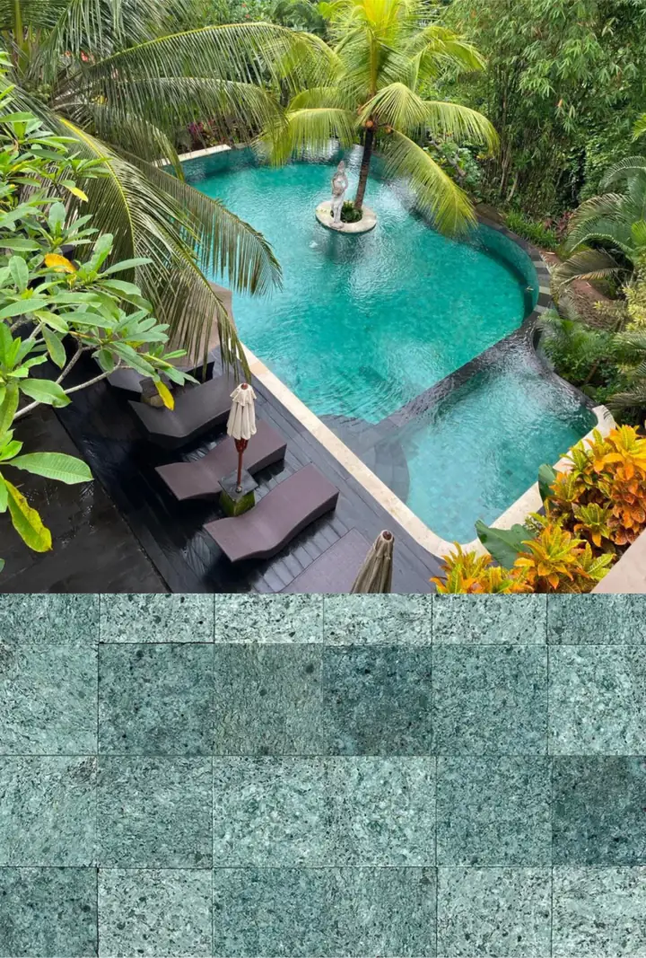 Piscina revestida em Pedra Hijau